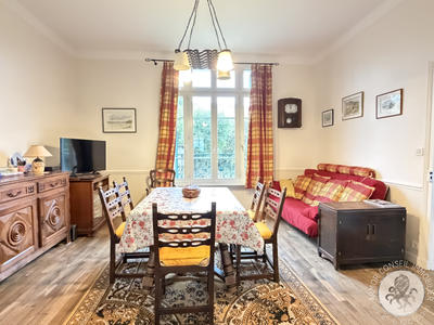 Maison - 187 m² - 9 pièces