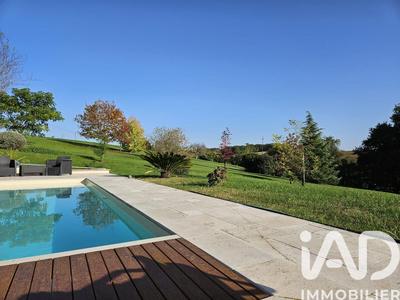 Maison - 210 m² - 6 pièces