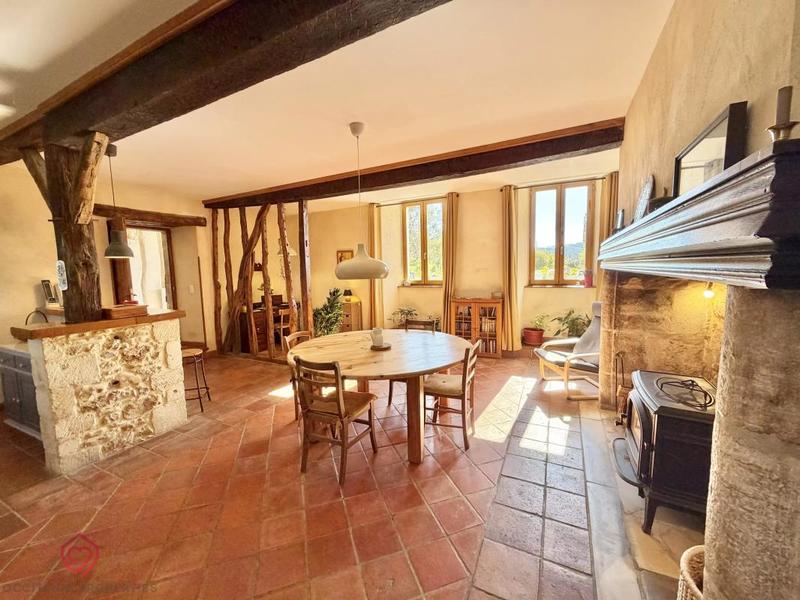 Propriété - 254 m² - 7 pièces