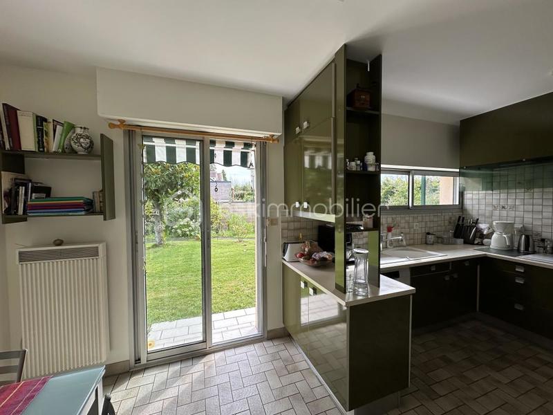 Pavillon - 200 m² - 8 pièces