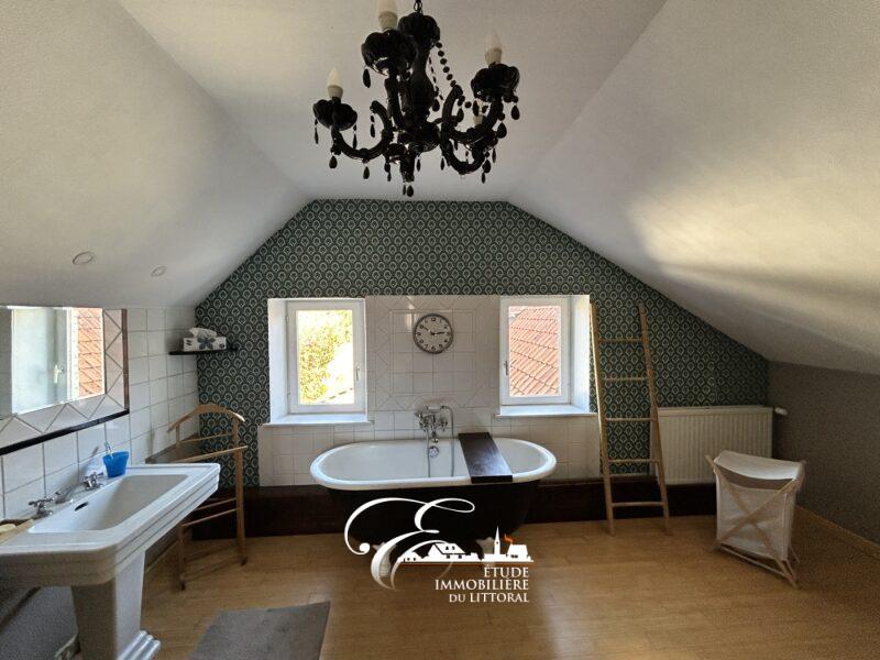 Maison - 218 m² - 9 pièces