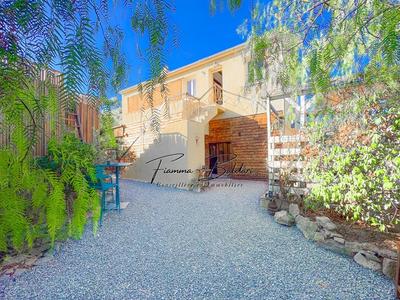 Maison - 160 m² - 8 pièces