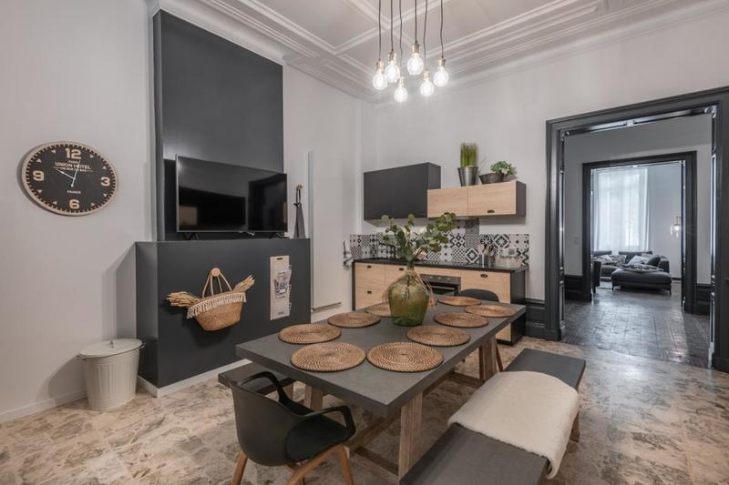 Maison - 251 m² - 12 pièces