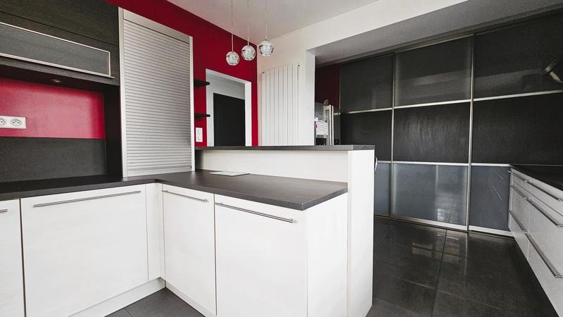 Maison - 177 m² - 7 pièces