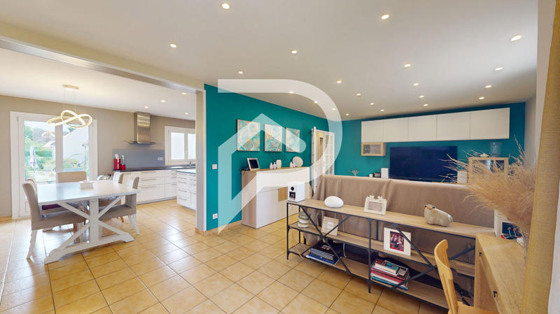 Maison - 180 m² - 8 pièces