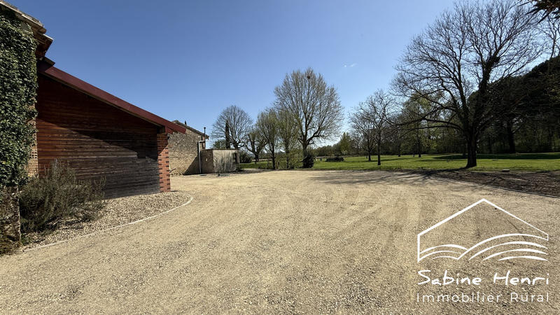 Maison - 354 m² - 10 pièces