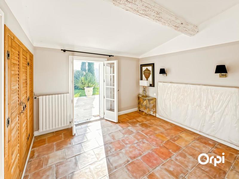 Mas - 261 m² - 6 pièces