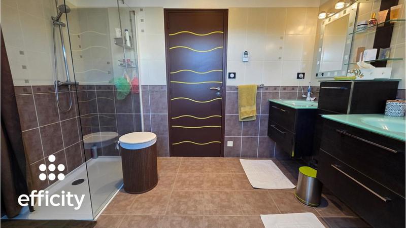 Maison - 181 m² - 9 pièces