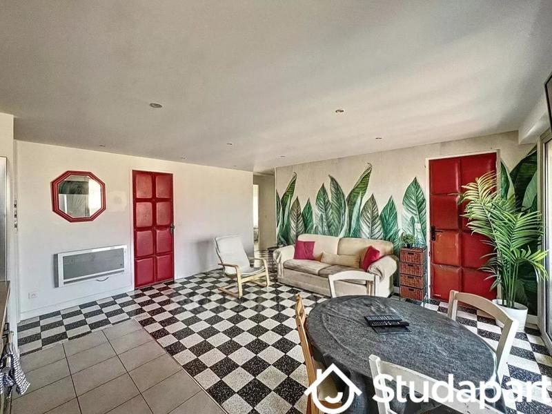 Chambre - 10 m² - 1 pièce