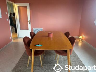 Chambre - 11 m² - 1 pièce