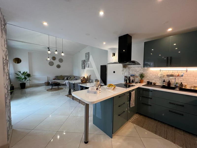 Maison - 90 m² - 5 pièces