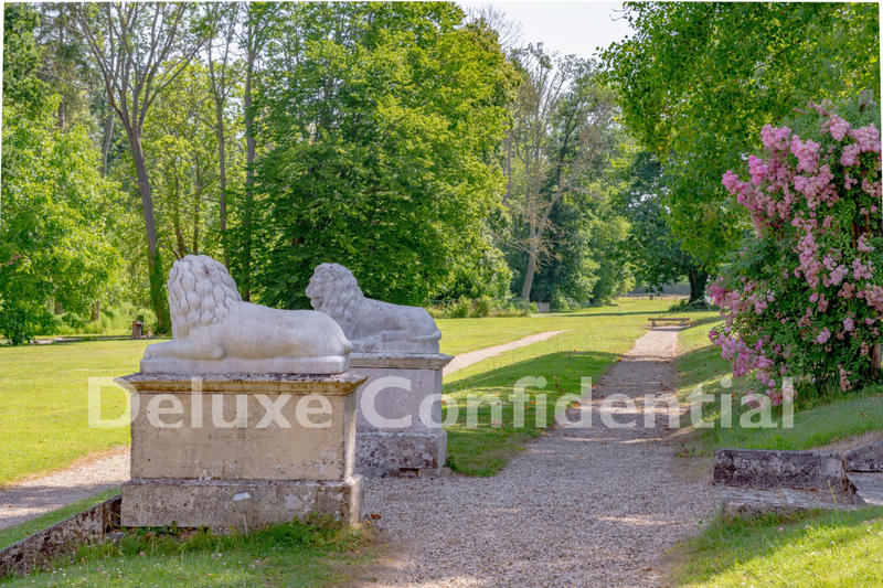 Maison - 900 m² - 20 pièces