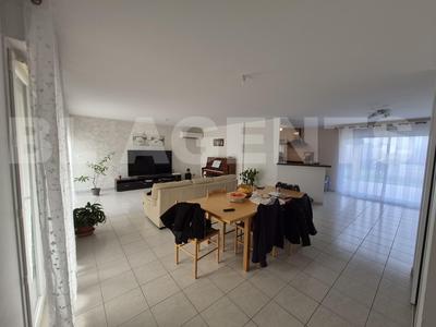 Maison traditionnelle - 202 m² - 9 pièces