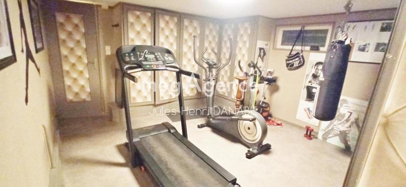 Maison - 180 m² - 8 pièces