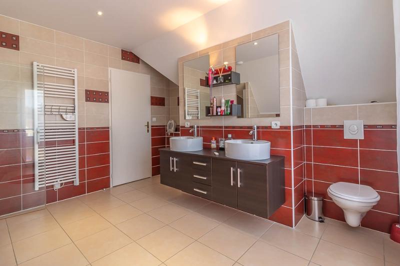 Maison - 295 m² - 9 pièces