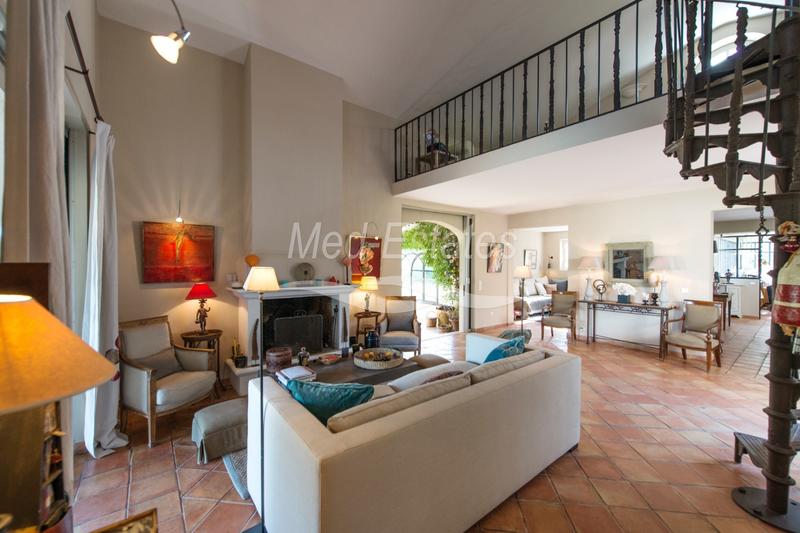 Villa - 350 m² - 10 pièces