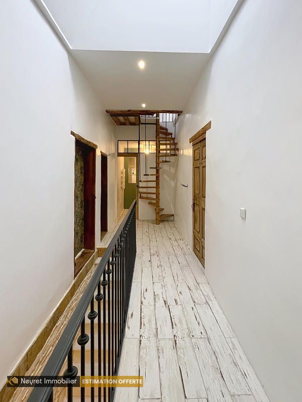 Maison - 267 m² - 6 pièces