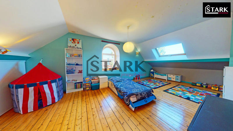 Maison - 230 m² - 7 pièces