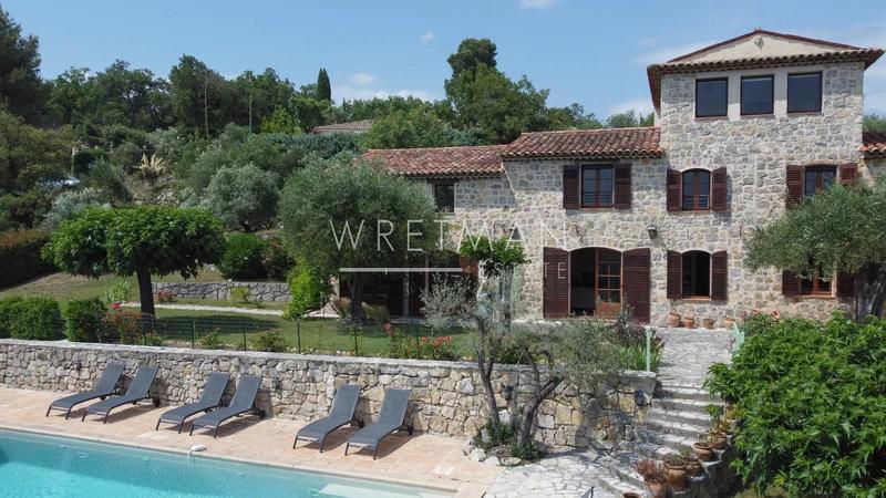 Villa - 201 m² - 6 pièces