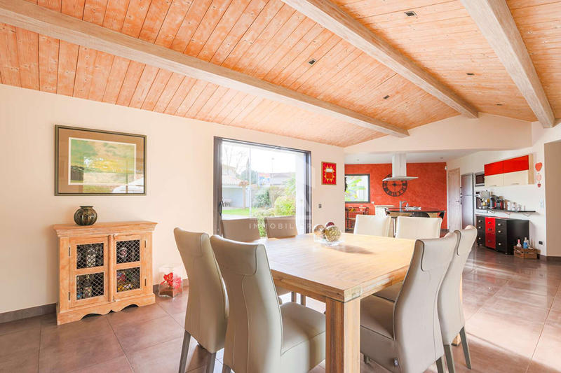 Maison - 197 m² - 8 pièces