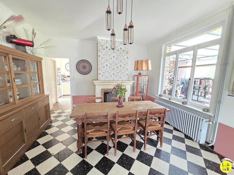 Maison - 248 m² - 9 pièces