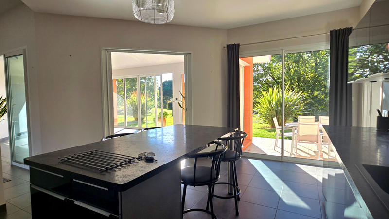 Maison - 246 m² - 7 pièces