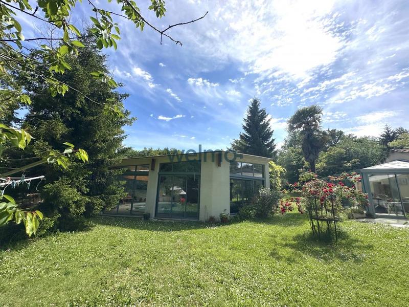 Maison - 245 m² - 8 pièces