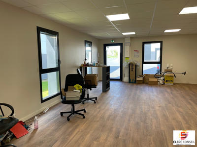 Local d'activités - 240 m²