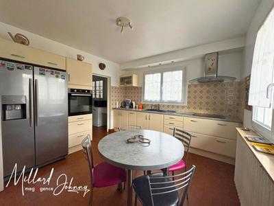 Maison - 198 m² - 6 pièces