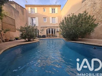 Maison - 222 m² - 8 pièces