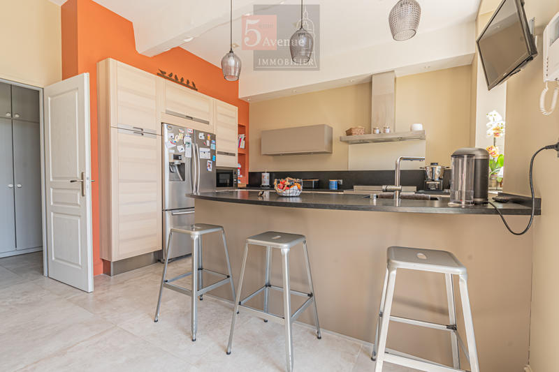 Maison - 400 m² - 8 pièces