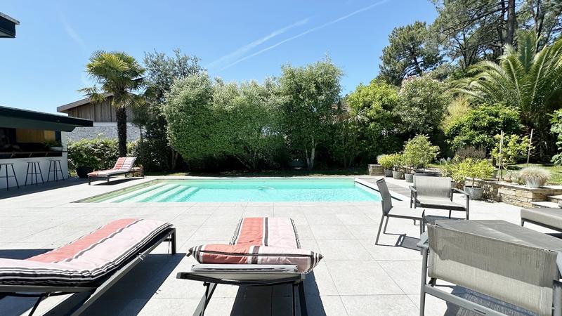 Maison d'architecte - 250 m² - 9 pièces