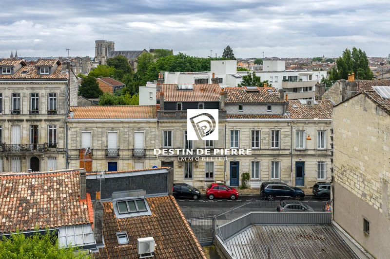 Maison - 240 m² - 8 pièces