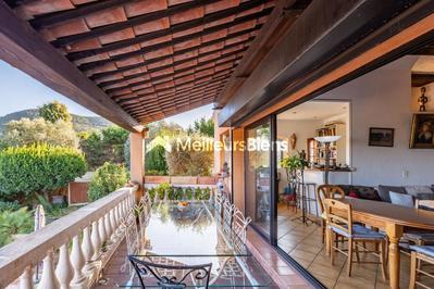 Maison - 225 m² - 12 pièces