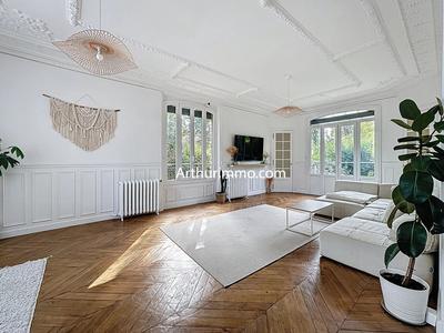 Maison - 280 m² - 10 pièces