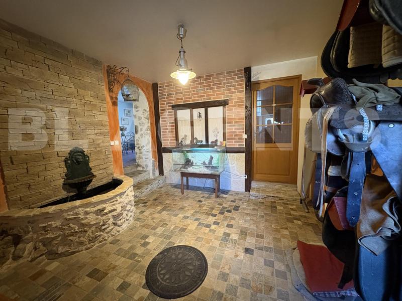 Maison en pierre - 235 m² - 9 pièces