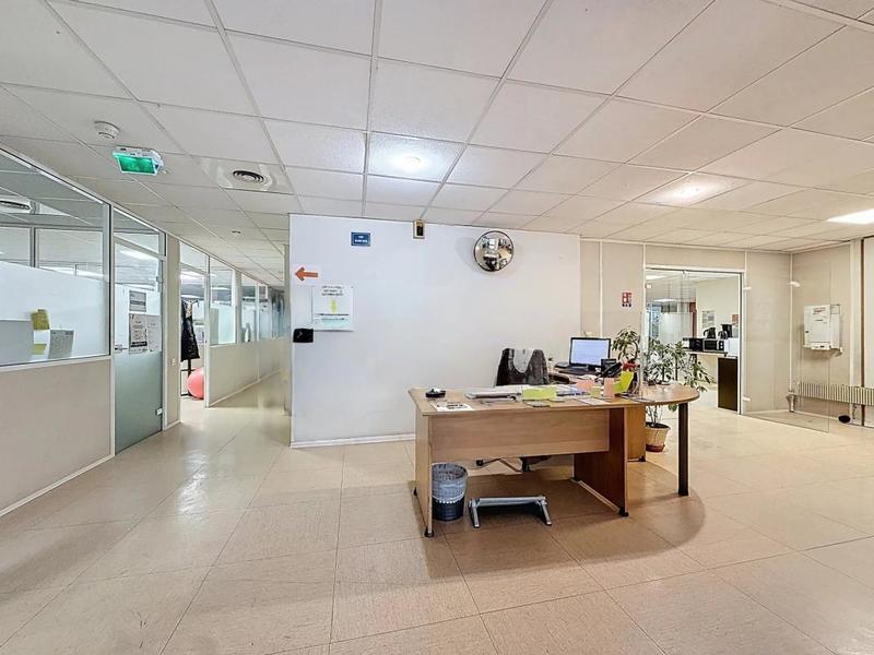 Local commercial - 587 m²