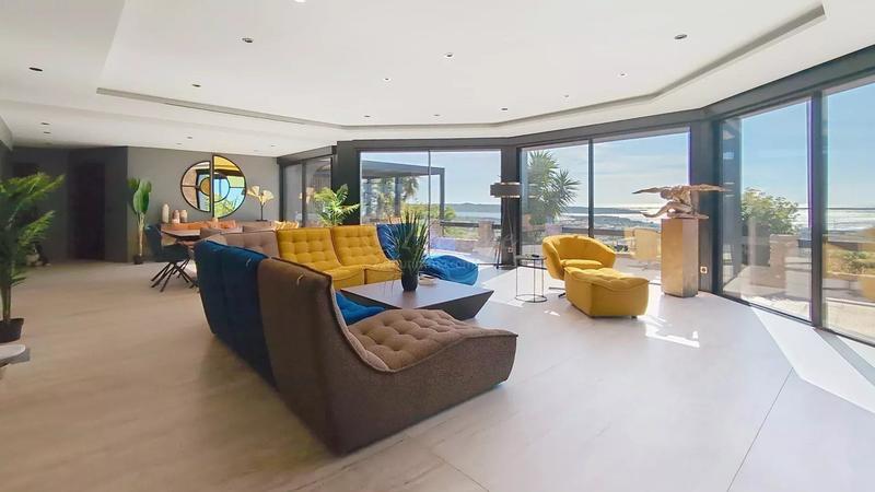 Maison - 263 m² - 8 pièces