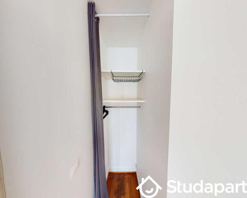 Chambre - 150 m² - 1 pièce