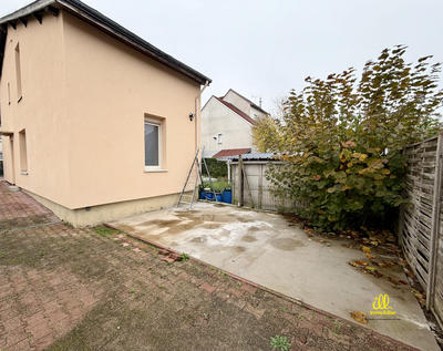 Maison - 82 m² - 5 pièces
