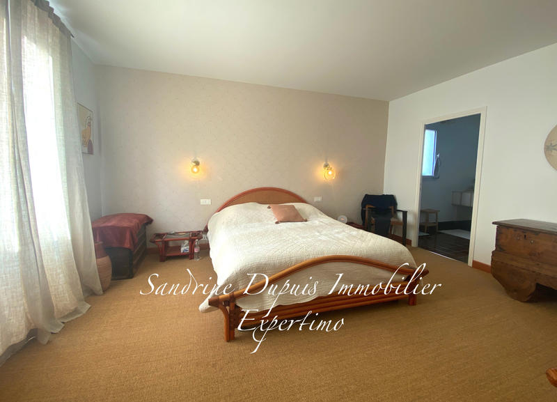 Maison - 230 m² - 9 pièces