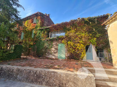 Maison - 714 m² - 7 pièces