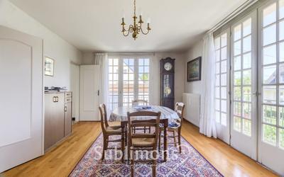 Maison traditionnelle - 144 m² - 8 pièces