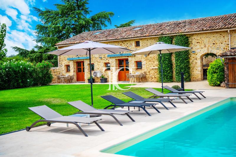 Maison - 537 m² - 12 pièces