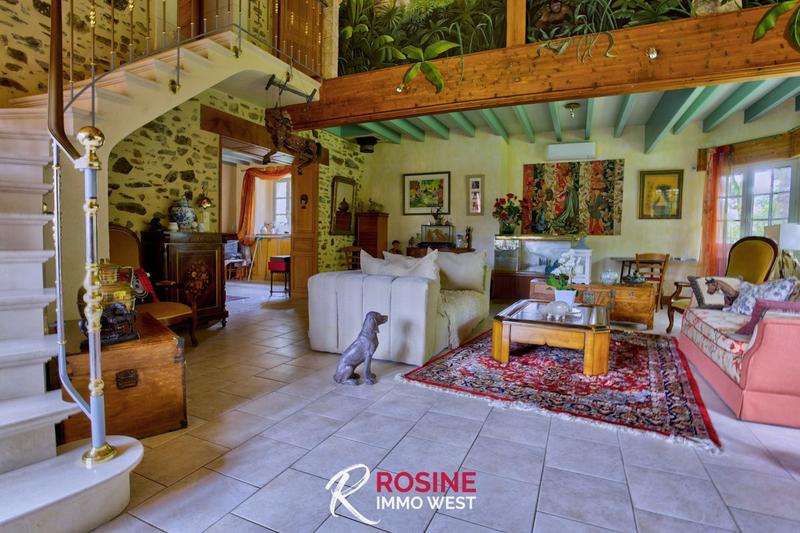 Maison ancienne - 253 m² - 9 pièces