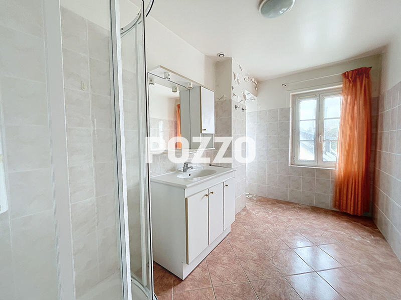Maison - 224 m² - 8 pièces