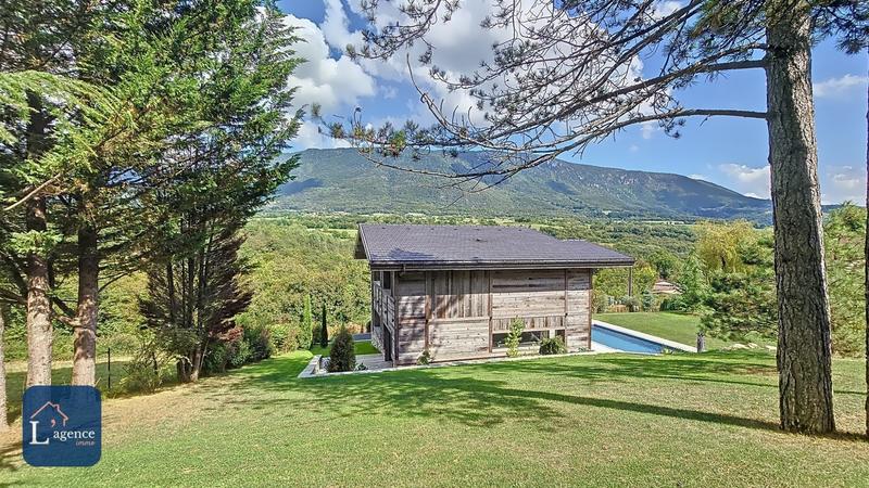 Maison - 219 m² - 7 pièces