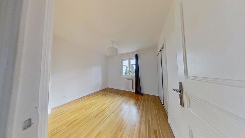 Maison - 214 m² - 5 pièces