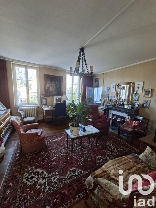 Maison - 330 m² - 8 pièces