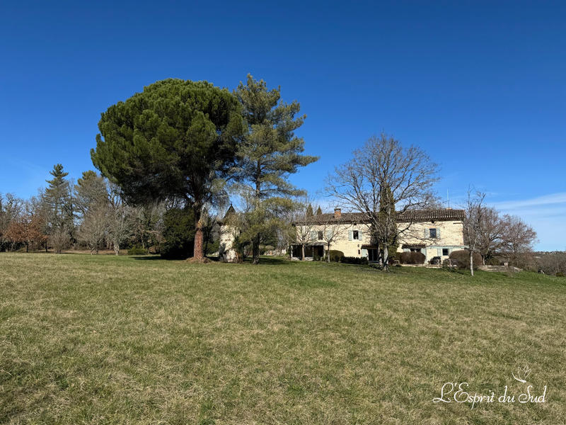 Maison - 330 m² - 9 pièces